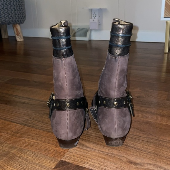 John Fluevog ankle boots. Spencer. Chocolate. Size 9 - Picture 5 of 13